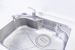 台所の下水の逆流は排水パイプクリーナーで直す